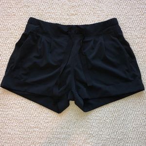 black lulu lemon shorts